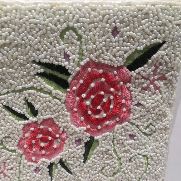 WHITE BEADED PURSE WITH RED ROSES - Picture 7 of 15